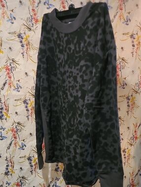 all in motion Black Crewneck Sweatshirt with Gray Label